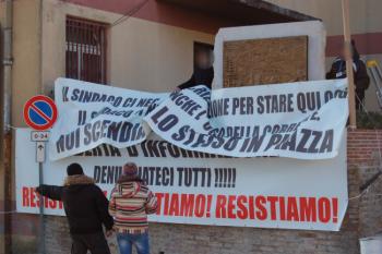 contucci-20-dic-2009-striscione(1).jpg