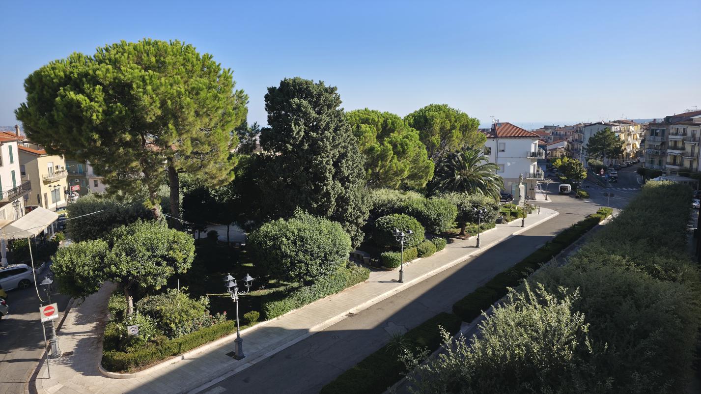 Villa-Comunale_Piazza-della-Liberta.jpeg